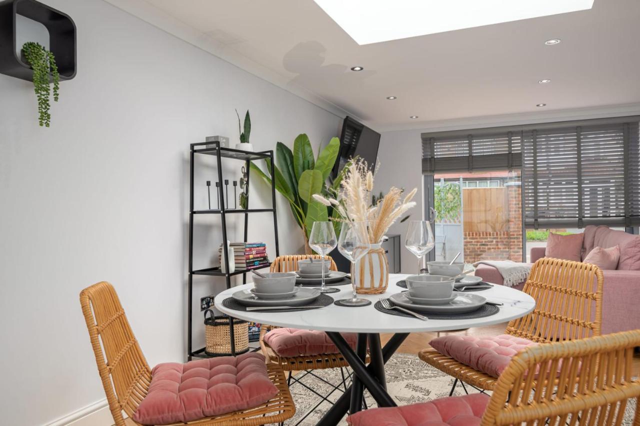 Guestready - Unique Home Near Wimbledon With Gorgeous Deck And Parking Лондон Екстериор снимка