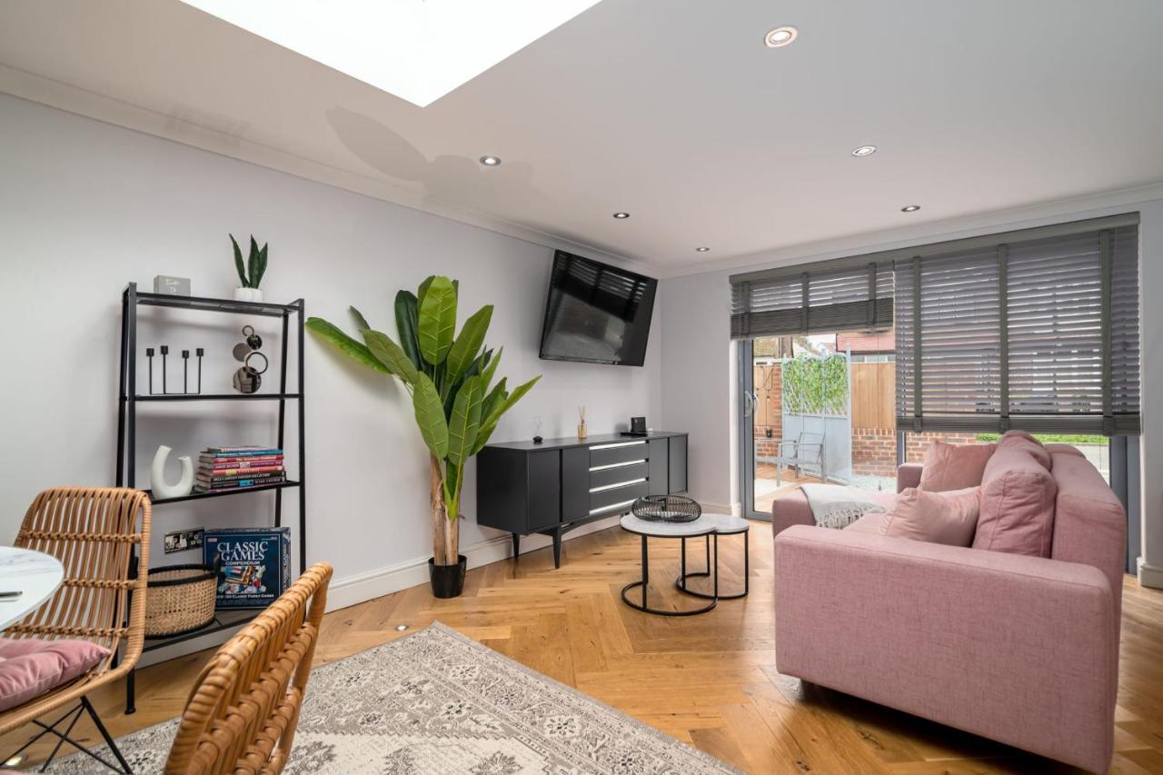 Guestready - Unique Home Near Wimbledon With Gorgeous Deck And Parking Лондон Екстериор снимка