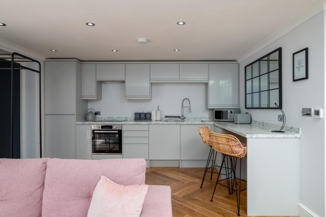 Guestready - Unique Home Near Wimbledon With Gorgeous Deck And Parking Лондон Екстериор снимка