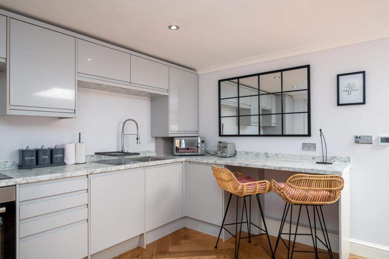 Guestready - Unique Home Near Wimbledon With Gorgeous Deck And Parking Лондон Екстериор снимка