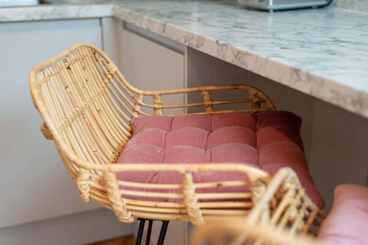 Guestready - Unique Home Near Wimbledon With Gorgeous Deck And Parking Лондон Екстериор снимка