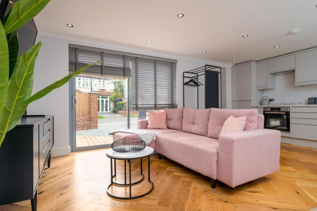 Guestready - Unique Home Near Wimbledon With Gorgeous Deck And Parking Лондон Екстериор снимка