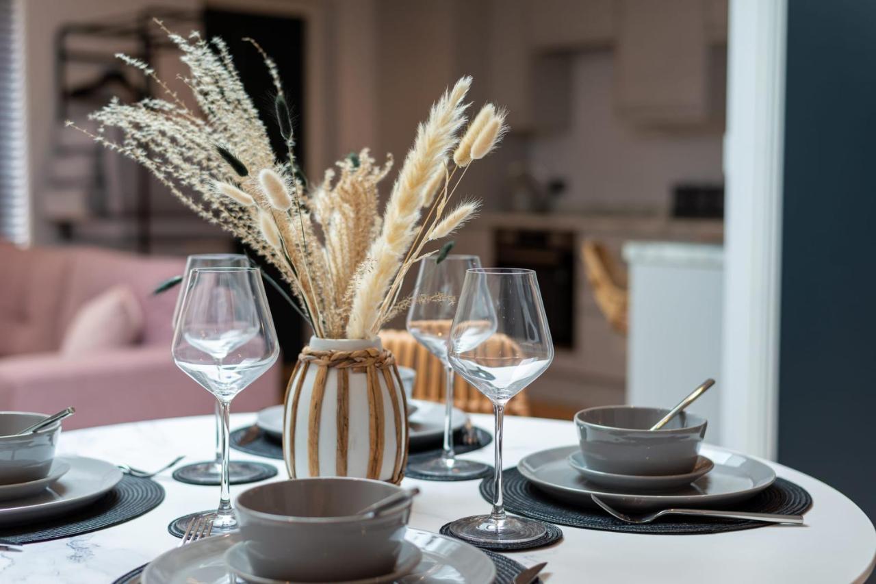 Guestready - Unique Home Near Wimbledon With Gorgeous Deck And Parking Лондон Екстериор снимка